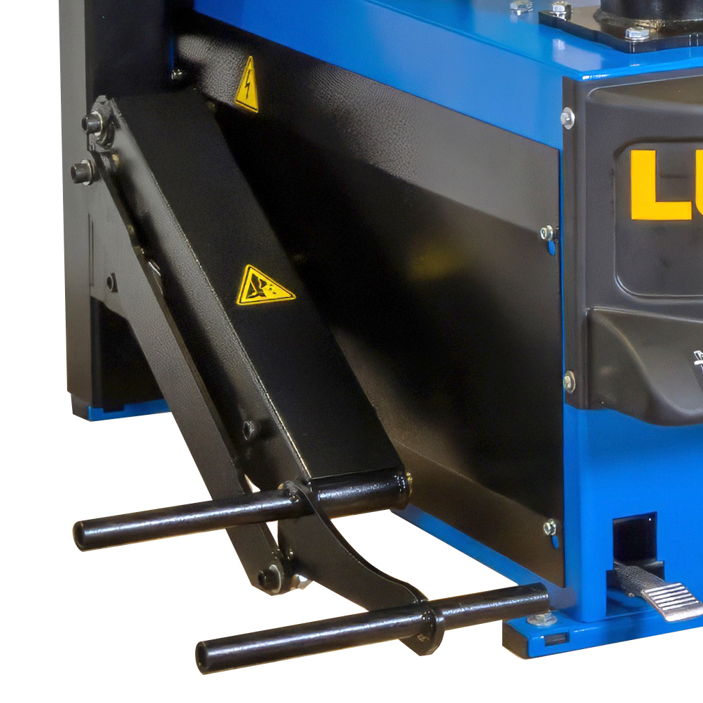 An integral wheel lifter makes light work of the heaviest assemblies.